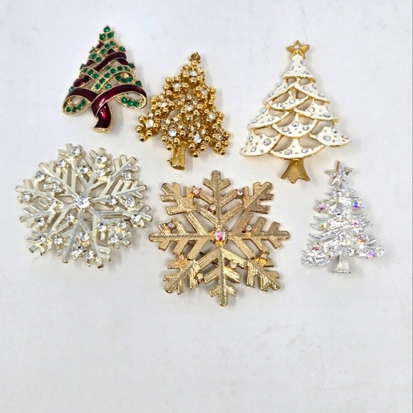 VINTAGE FESTIVE BROOCH LOT OF 6 CHRISTMAS TREE SNOWFLAKE WOMEN FASHION JEWELRY - Picture 1 of 16